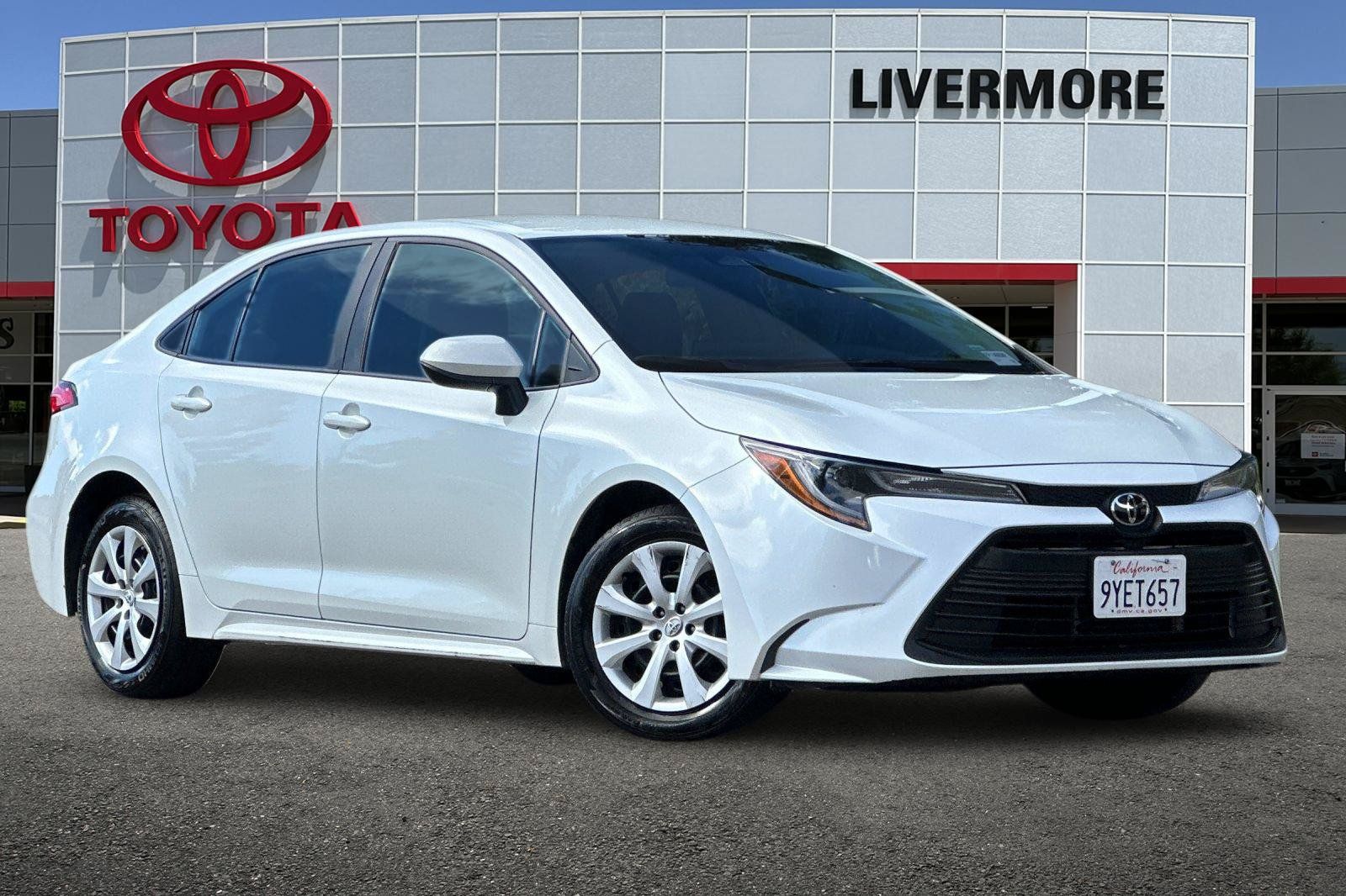 Used 2024 Toyota Corolla LE FWD image 2