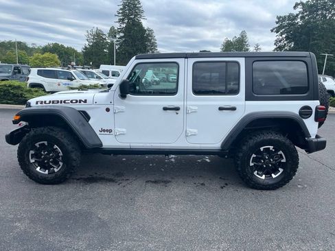 Used 2025 Jeep Wrangler Unlimited Rubicon AWD/4WD image 7