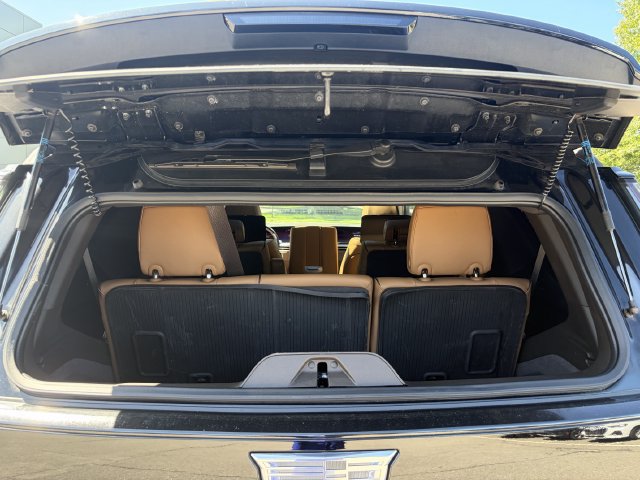 Used 2025 Cadillac Escalade Premium Luxury w/ LPO, Radiant Package AWD/4WD image 39