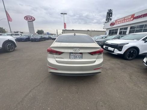 Used 2017 Hyundai Elantra SE FWD image 3