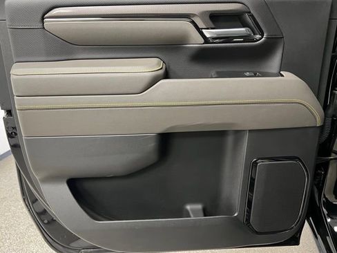 Used 2024 Chevrolet Silverado 2500 ZR2 w/ Technology Package image 45