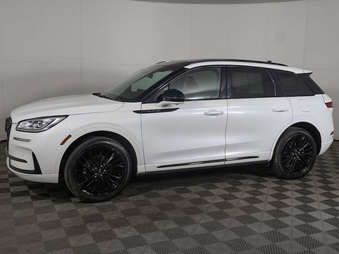 Used 2024 Lincoln Corsair Reserve w/ Equipment Group 201A AWD/4WD image 16