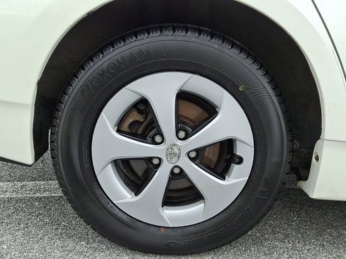 Used 2014 Toyota Prius Two FWD image 8