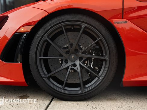 Used 2025 McLaren 750S Spider RWD image 12