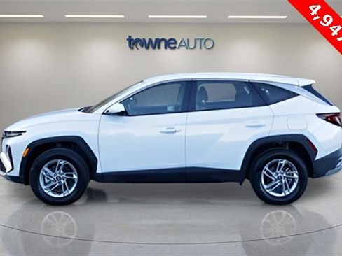 Used 2025 Hyundai Tucson SE image 2