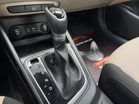 Used 2019 Hyundai Accent SE w/ Cargo Package FWD image 24