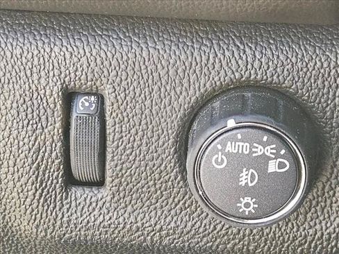 Used 2022 GMC Canyon Denali w/ Denali Black Edition Package RWD image 7