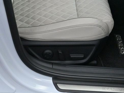 Used 2022 Genesis G70 3.3T w/ Sport Prestige Package image 33