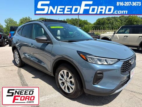 Used 2025 Ford Escape Active w/ Cold Weather Package AWD/4WD image 1