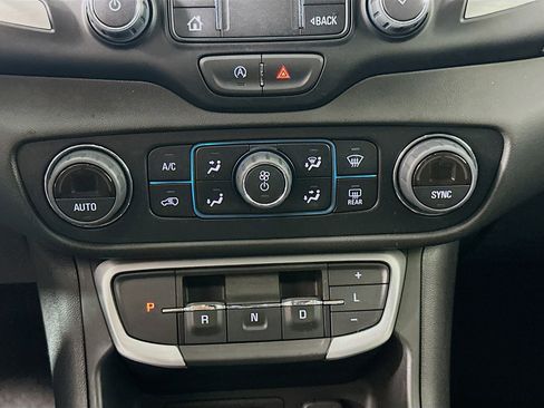 Used 2022 GMC Terrain SLT w/ Elevation Edition image 23