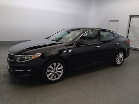 Used 2018 Kia Optima EX w/ Premium Package FWD image 2