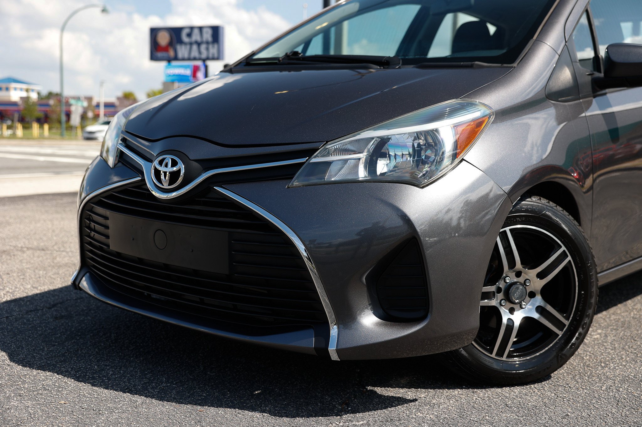 Used 2015 Toyota Yaris L FWD image 19