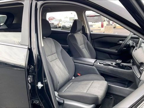 Used 2024 Nissan Rogue SV image 7