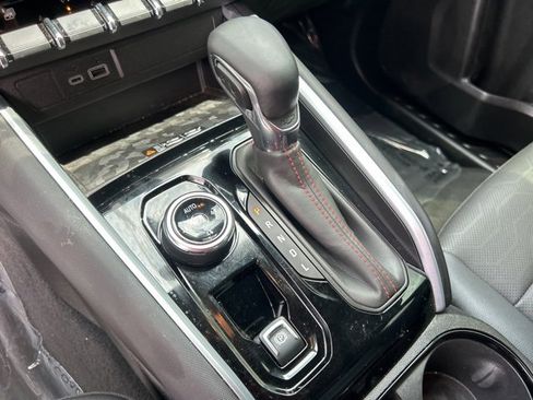 Used 2024 Chevrolet Colorado Z71 w/ Z71 Convenience Package 2 image 26