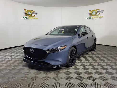 New 2026 MAZDA MAZDA3 Hatchback w/Premium Plus Pkg image 4