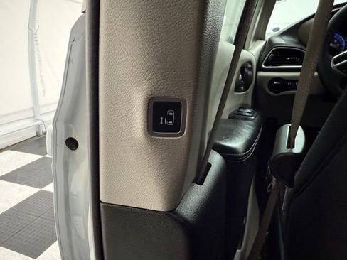 Used 2023 Chrysler Voyager LX FWD image 19