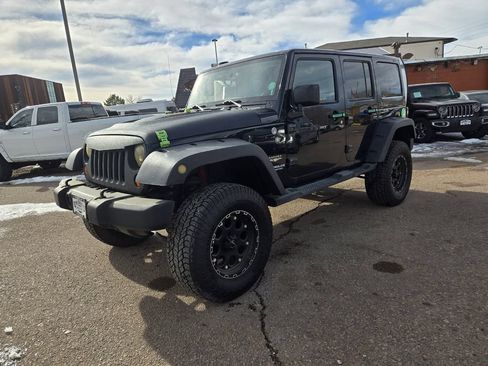 Used 2013 Jeep Wrangler Unlimited Sahara w/ Connectivity Group AWD/4WD image 3