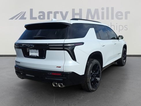New 2026 Chevrolet Traverse RS w/ LPO, Floor Liner Package image 5