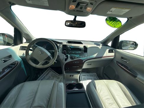 Used 2011 Toyota Sienna XLE image 22