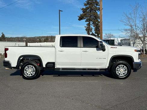 Used 2026 Chevrolet Silverado 2500 LT w/ Convenience Package image 8