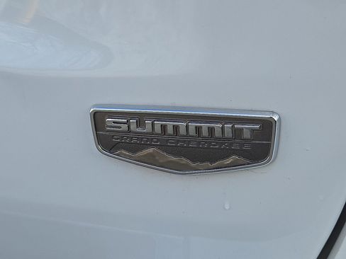 Used 2015 Jeep Grand Cherokee Summit image 32