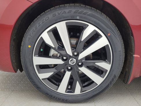 Used 2021 Nissan Versa SR w/ Convenience Package FWD image 31