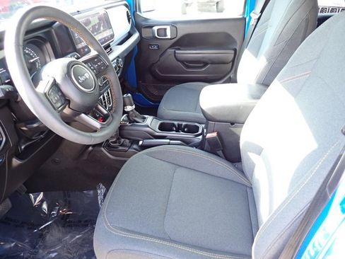 Used 2024 Jeep Wrangler Unlimited AWD/4WD image 9