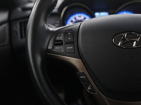 Used 2013 Hyundai Genesis 3.8 RWD image 21