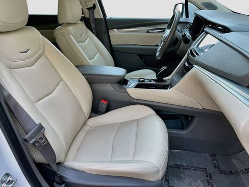 Used 2024 Cadillac XT5 Premium Luxury w/ LPO, Floor Liner Package AWD/4WD image 30