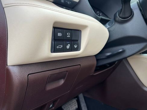 Used 2020 Toyota Highlander Limited image 35