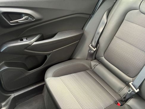 Used 2025 Chevrolet Trax LT image 38