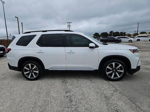 Used 2023 Honda Pilot Touring image 9