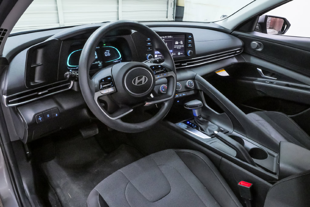 Certified 2026 Hyundai Elantra SE FWD image 2