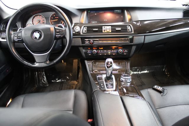 Used 2016 BMW 528i xDrive Sedan AWD/4WD image 2