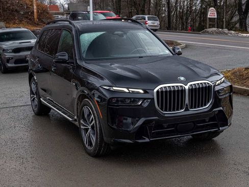 Used 2025 BMW X7 xDrive40i AWD/4WD image 3