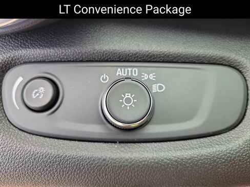 Certified 2025 Chevrolet Trax LT w/ Driver Confidence Package FWD image 12