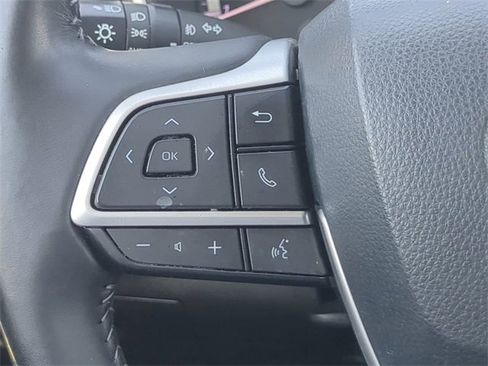 Certified 2023 Toyota Highlander XLE image 25