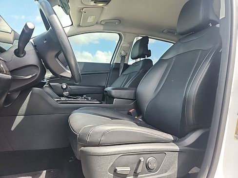 Used 2024 Kia Sportage EX image 2