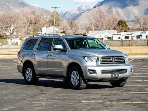 Used 2020 Toyota Sequoia SR5 w/ Premium Package image 3