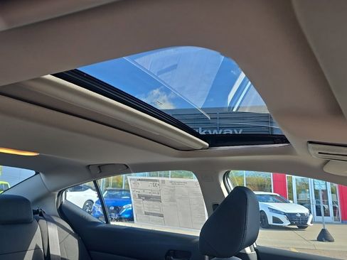 New 2025 Nissan Altima 2.5 SV image 21