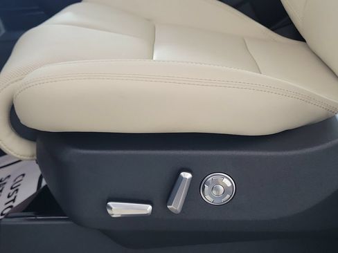 New 2027 Lincoln Navigator Premiere RWD image 22