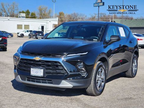 Used 2025 Chevrolet Blazer LT image 3