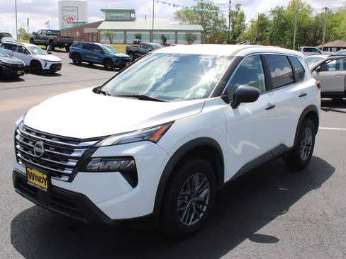Used 2024 Nissan Rogue S FWD image 4