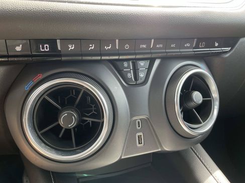 Used 2025 Chevrolet Blazer LT FWD image 20