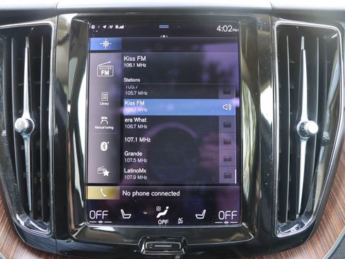 Used 2021 Volvo XC60 T6 Momentum w/ Premium Package image 34