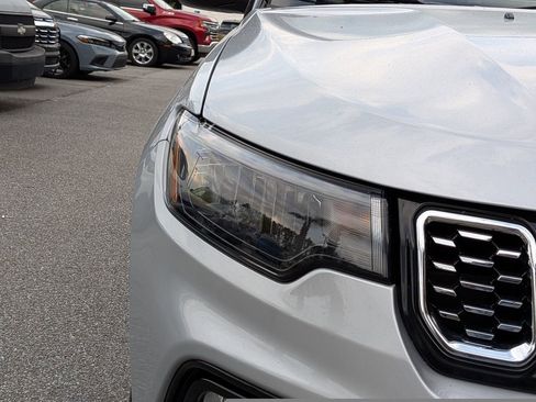 Used 2024 Jeep Compass Limited image 10