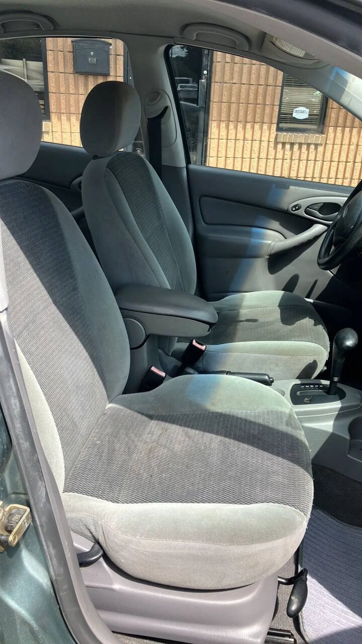 Used 2003 Ford Focus SE FWD image 11
