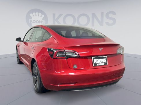 Used 2023 Tesla Model 3 Standard Range image 4