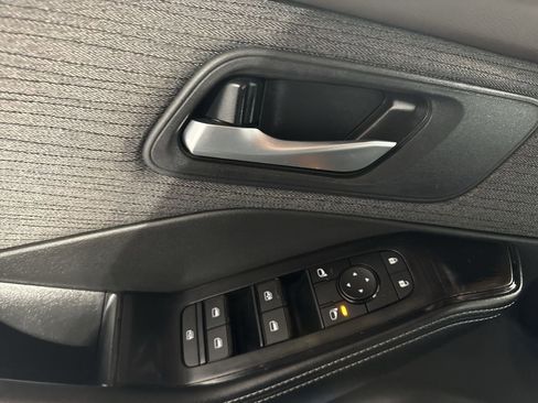 Used 2023 Nissan Rogue SV image 19