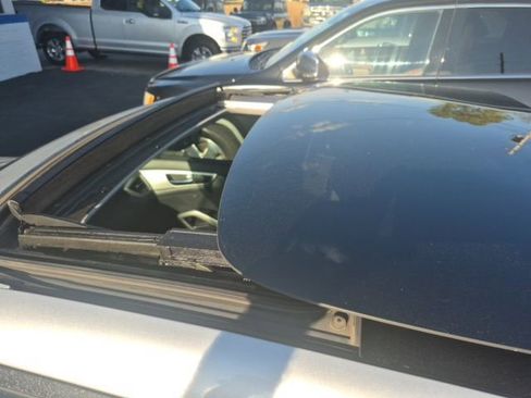 Used 2012 Hyundai Veloster w/ Style Pkg image 17